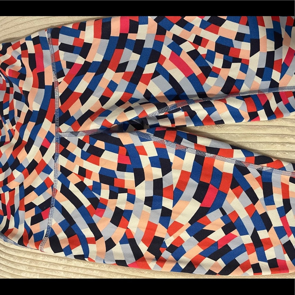 Lululemon pants size 6